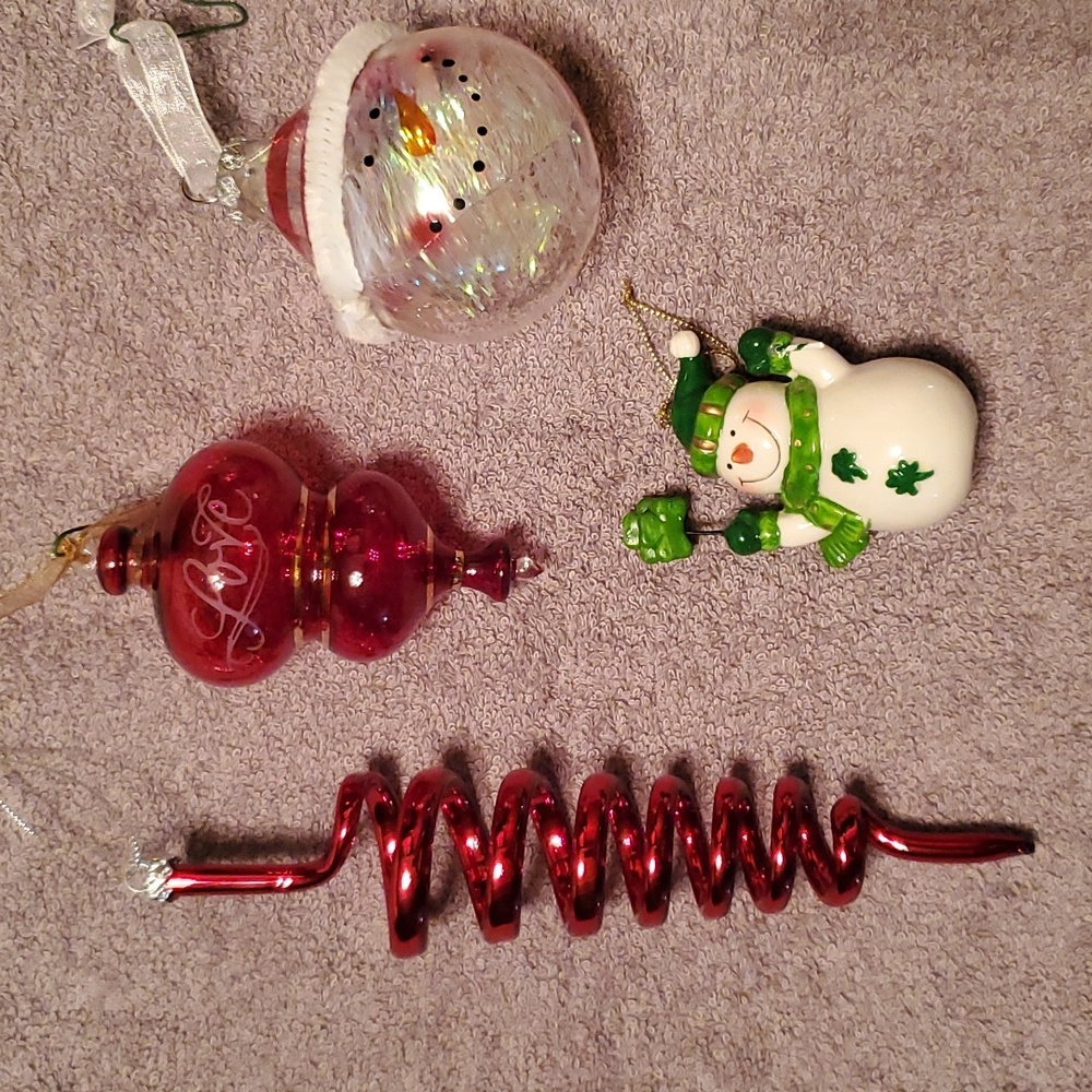 FINAL MARKDOWN- Set of 4 Christmas Ornaments